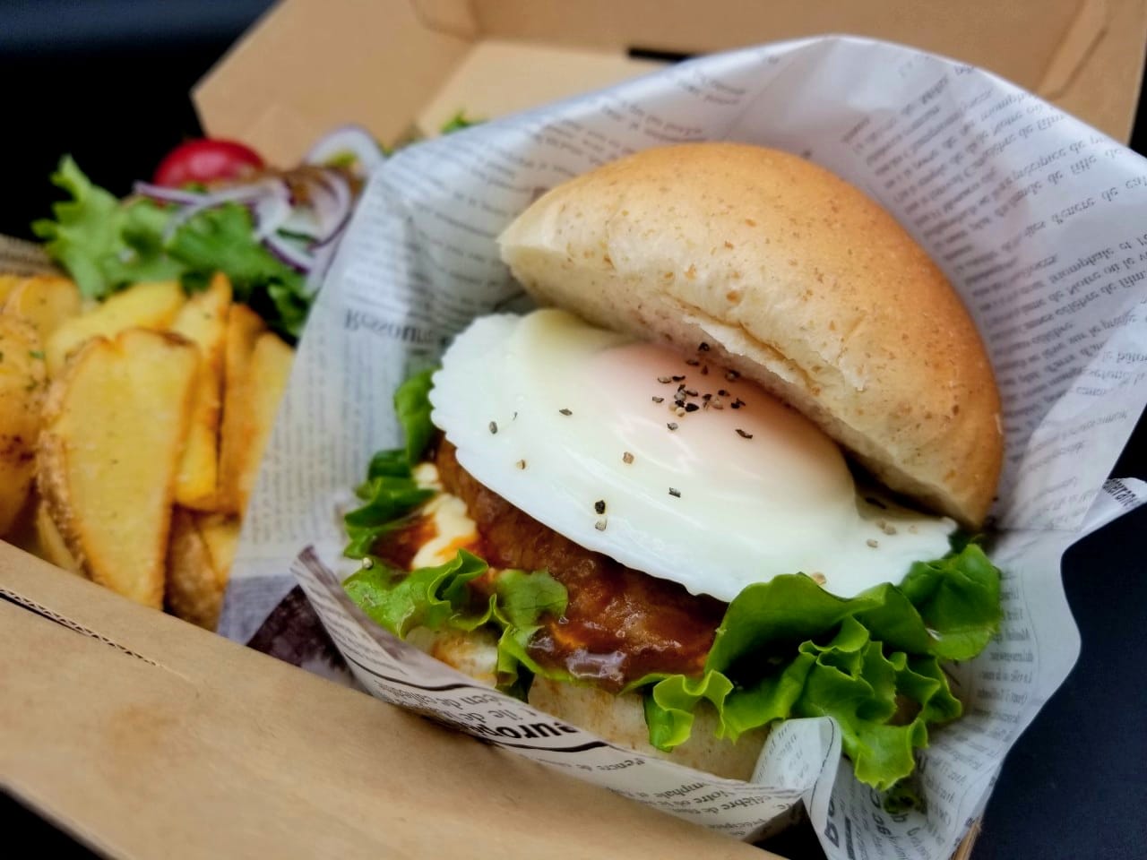 和牛を使ったロコモコバーガー