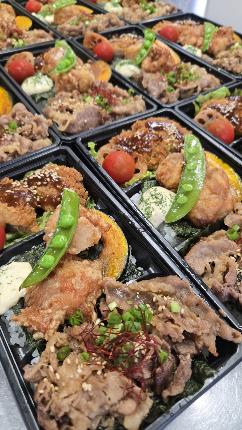 【人気のお重系弁当】企業様の会議用に「DX肉のり弁当」を25個宅配しました｜香川県高松市